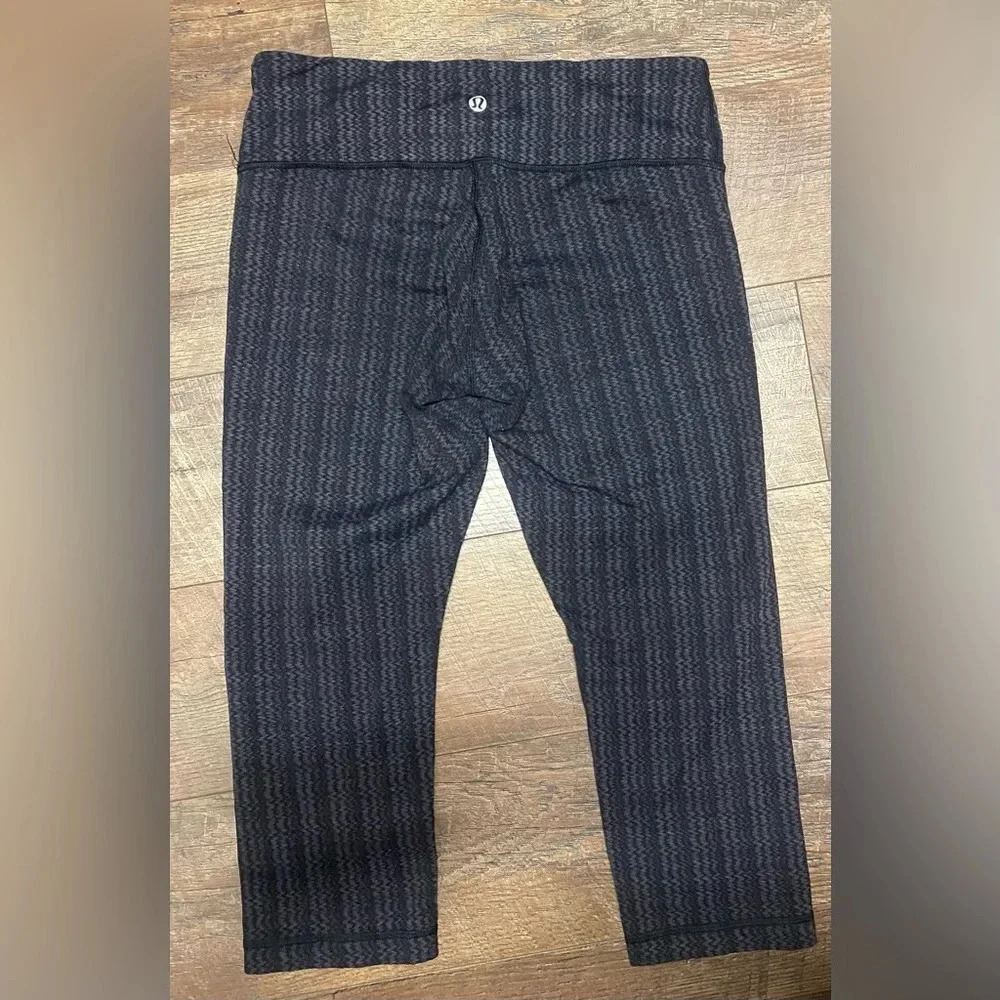 Lululemon Wunder Under Ziggy Wee August Inkwell Capri Athletic Leggings Size 8 - Picture 4 of 5